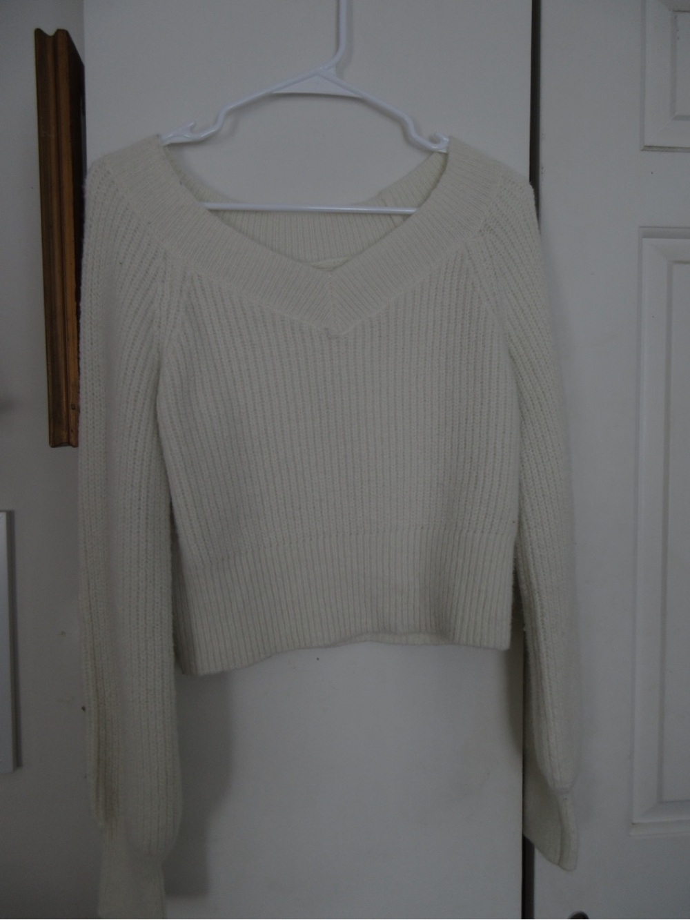 Cream V-Neck Ribbed Pullover Sweater